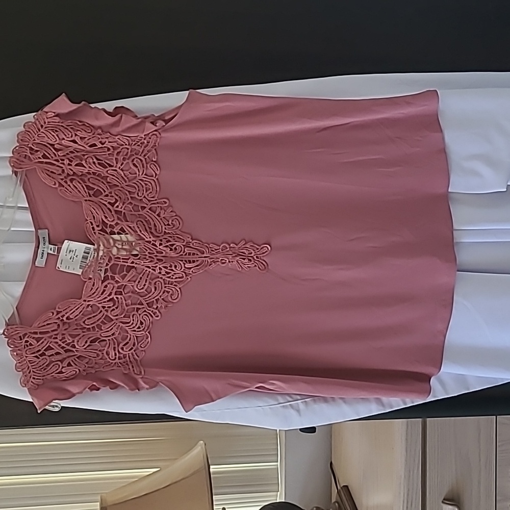 Mauve color top with design